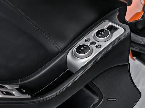 Used 2015 McLaren 650S Spider image 23