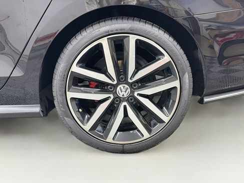 Used 2018 Volkswagen Jetta GLI FWD image 32