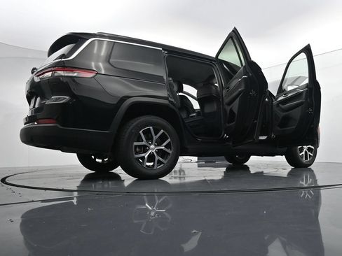 Used 2023 Jeep Grand Cherokee L Limited AWD/4WD image 43