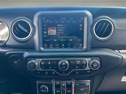 Used 2020 Jeep Wrangler Unlimited Sahara w/ Uconnect 4C Nav & Sound Group image 16