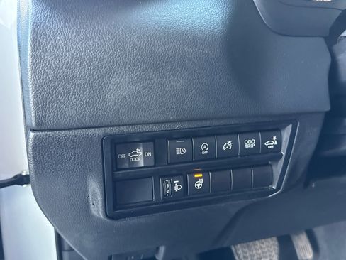 Used 2023 Toyota Tundra Limited image 12