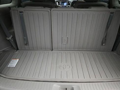 Used 2018 Toyota Highlander Limited AWD/4WD image 19