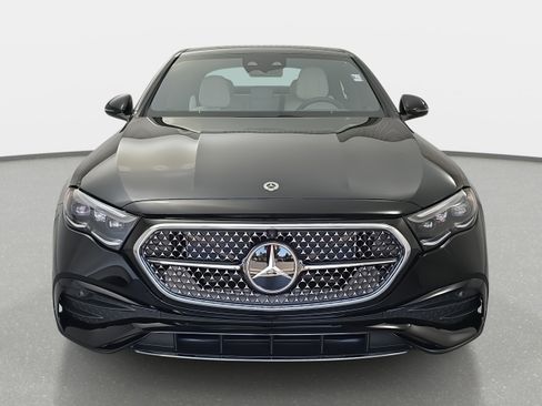 New 2026 Mercedes-Benz E 350 4MATIC Sedan image 2
