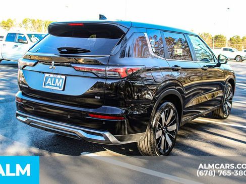 Used 2025 Mitsubishi Outlander SE image 6