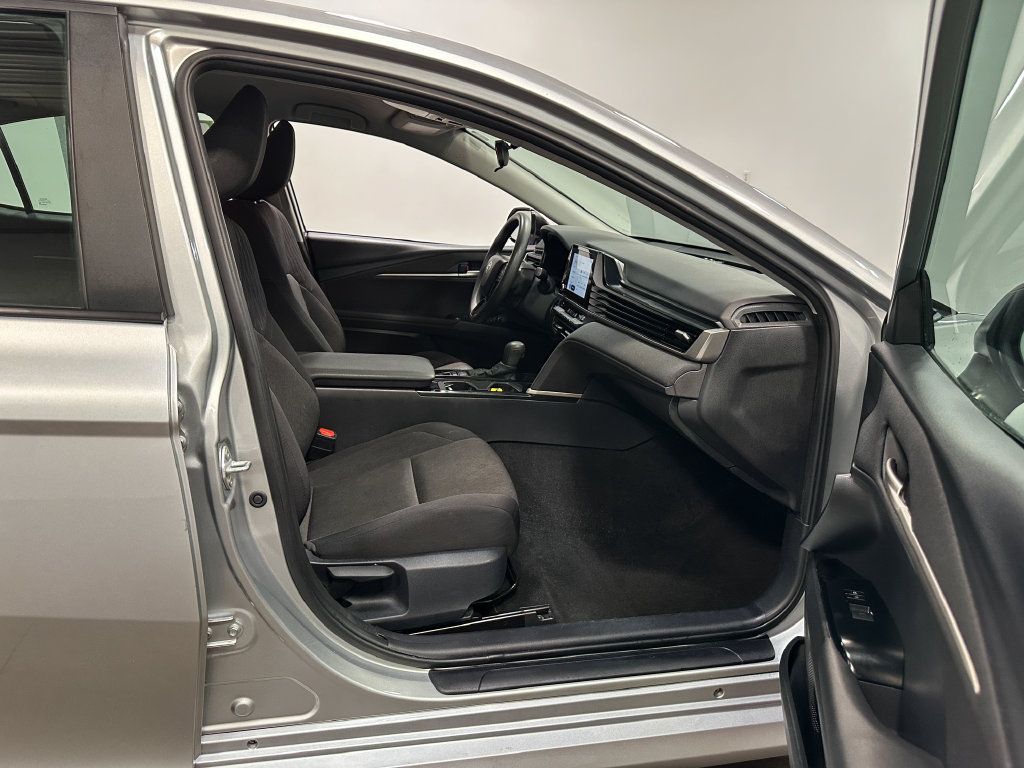 Used 2025 Toyota Camry LE FWD image 94