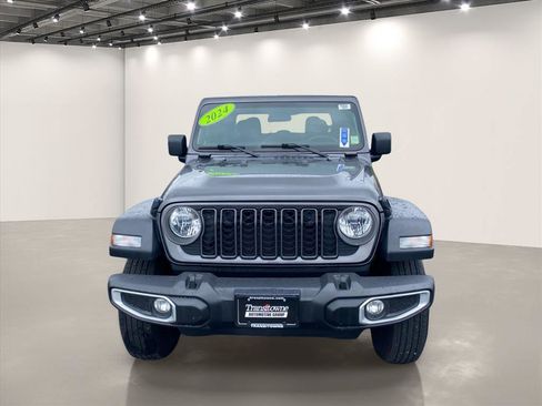 Used 2024 Jeep Gladiator Sport AWD/4WD image 2