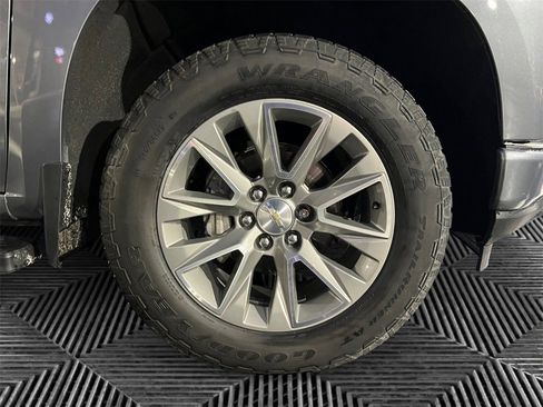 Used 2020 Chevrolet Silverado 1500 High Country image 11