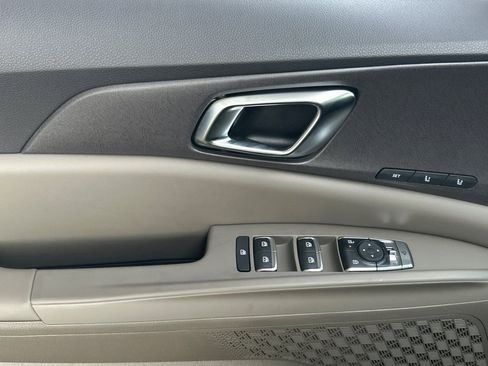 New 2026 Kia Carnival EX FWD image 9
