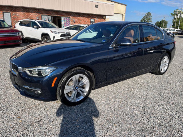 Used 2017 BMW 330i xDrive Sedan AWD/4WD image 2
