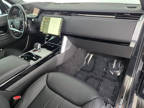 New 2026 Land Rover Range Rover Long Wheelbase SE AWD/4WD image 18