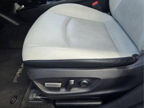 Used 2019 Toyota Prius Limited FWD image 20
