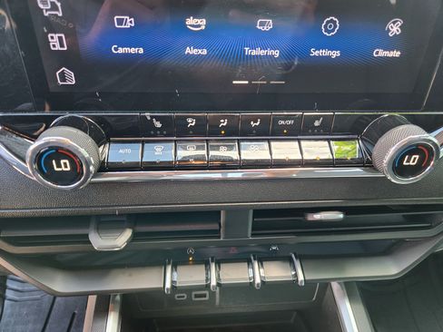 Used 2025 Chevrolet Colorado Trail Boss AWD/4WD image 27