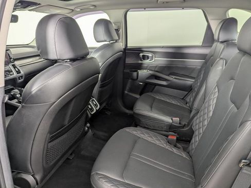 Used 2023 Kia Sorento SX image 17