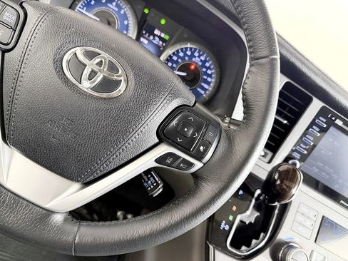 Used 2018 Toyota Sienna XLE w/ XLE Navigation Package AWD/4WD image 64
