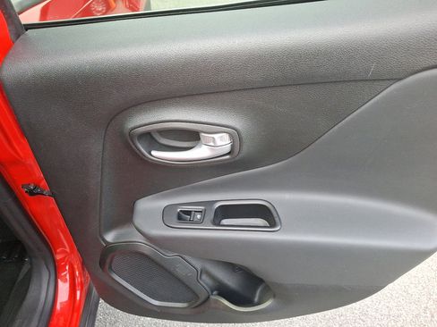 Certified 2023 Jeep Renegade Latitude image 14