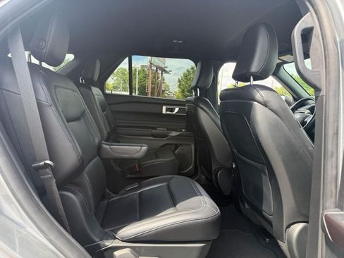 Used 2020 Ford Explorer XLT w/ Equipment Group 202A AWD/4WD image 11