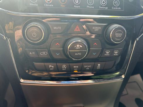 Used 2021 Jeep Grand Cherokee Limited w/ Sun & Sound Group image 27