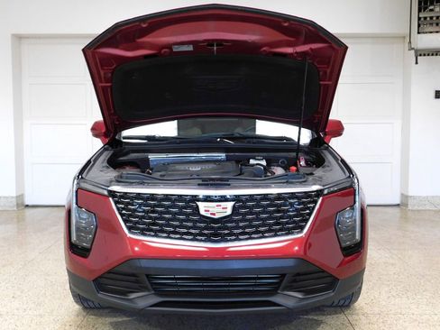 Used 2024 Cadillac XT4 Luxury w/ Cold Weather Package image 15