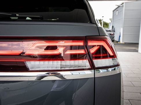 Used 2024 Volkswagen Atlas Cross Sport SE w/ Panoramic Sunroof Package image 14