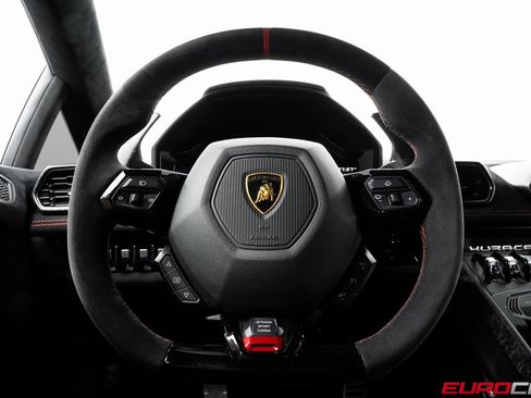 Used 2018 Lamborghini Huracan Performante image 32
