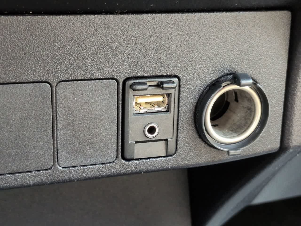 Used 2014 Toyota RAV4 Limited w/ Technology Package FWD image 21