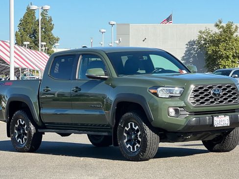Certified 2022 Toyota Tacoma TRD Off-Road w/ TRD Premium Off Road Package AWD/4WD image 5