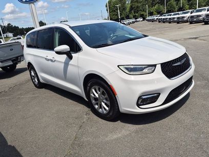 Used 2023 Chrysler Pacifica Touring-L