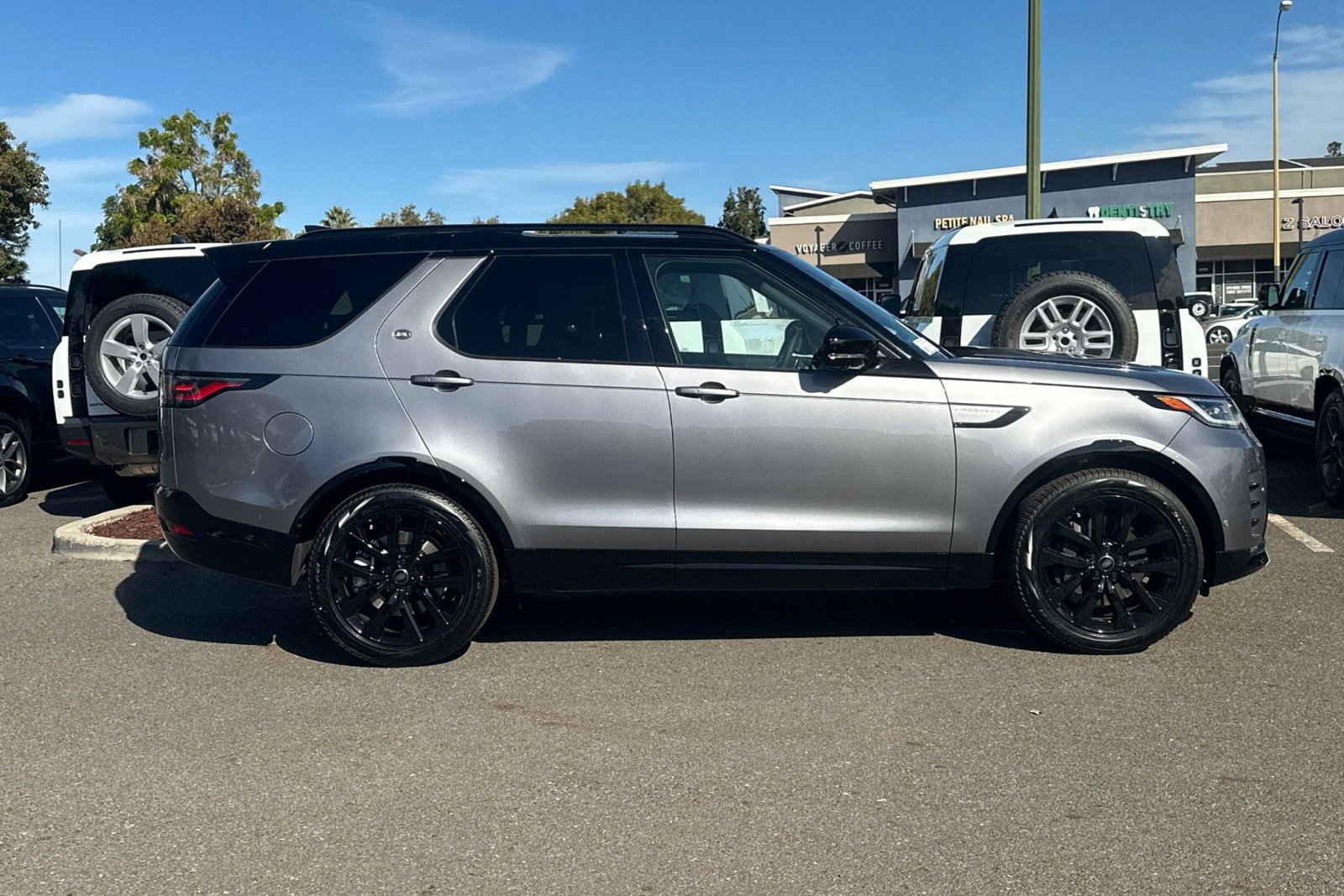 New 2026 Land Rover Discovery Limited Edition AWD/4WD image 9