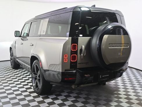 Used 2023 Land Rover Defender 130 X-Dynamic SE AWD/4WD image 4