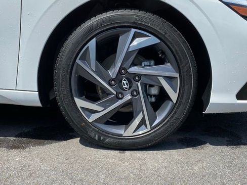 New 2025 Hyundai Elantra SEL FWD image 39