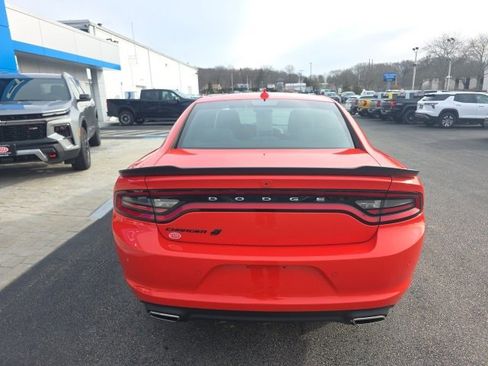 Used 2019 Dodge Charger SXT image 6
