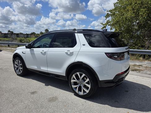 New 2026 Land Rover Discovery Sport Landmark image 2