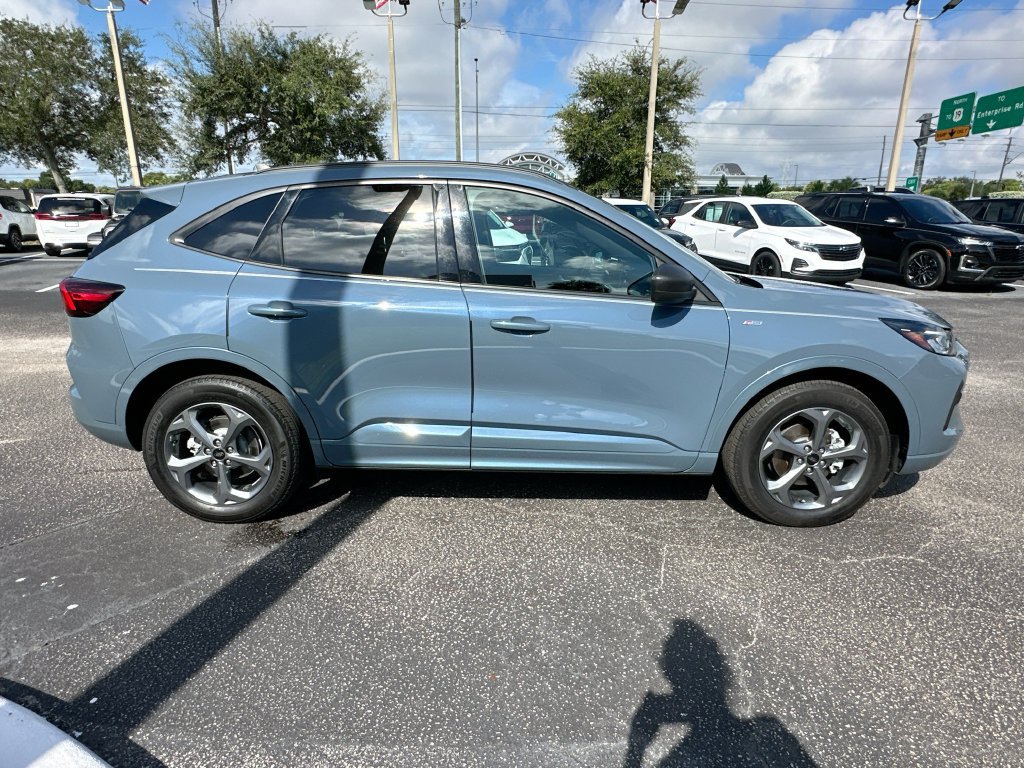 Used 2023 Ford Escape ST-Line w/ Tech Pack #1 AWD/4WD image 4