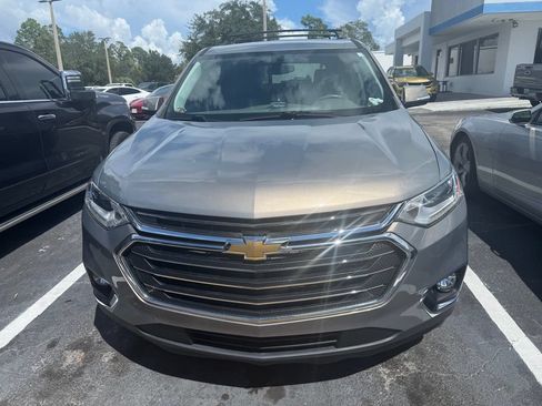 Used 2019 Chevrolet Traverse LT FWD image 2