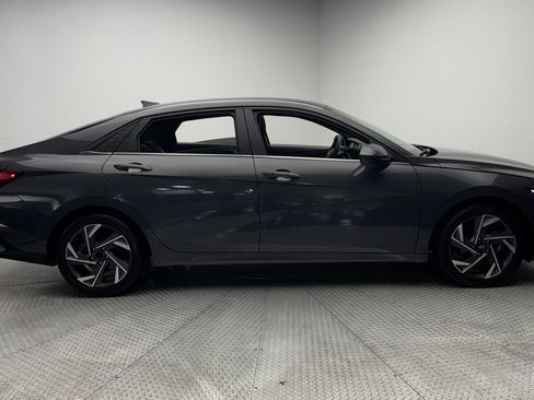 Used 2024 Hyundai Elantra SEL w/ Convenience Package FWD image 38