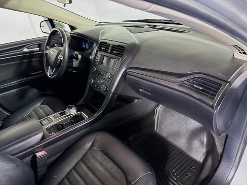 Used 2018 Ford Fusion SE w/ Equipment Group 601A FWD image 26