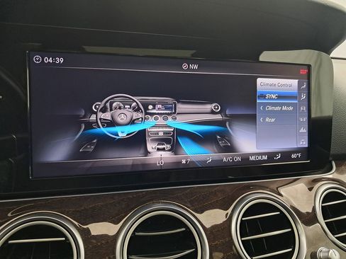 Used 2018 Mercedes-Benz E 400 4MATIC Sedan image 29