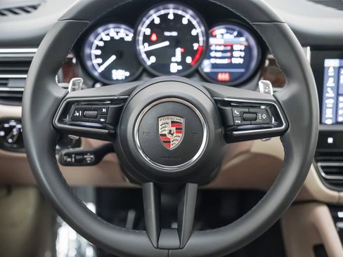 Certified 2025 Porsche Macan image 17