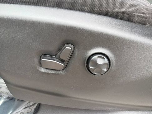 Used 2023 Chrysler Voyager LX FWD image 27