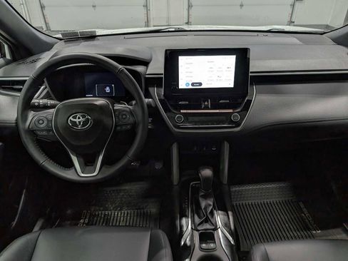 Used 2024 Toyota Corolla Cross XSE image 17