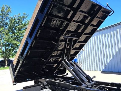 Used 2015 Ford F550 2WD Regular Cab Super Duty image 11