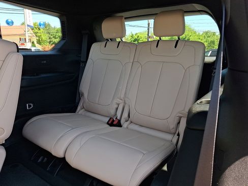 Used 2025 Jeep Grand Cherokee L Limited AWD/4WD image 11