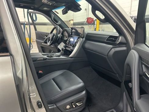 New 2025 Lexus LX 600 4WD w/ Luxury Package image 24