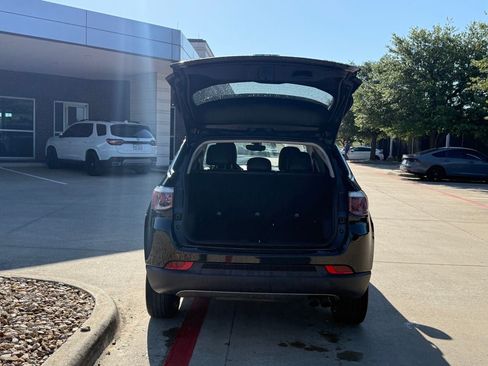 Used 2019 Jeep Compass Limited AWD/4WD image 5