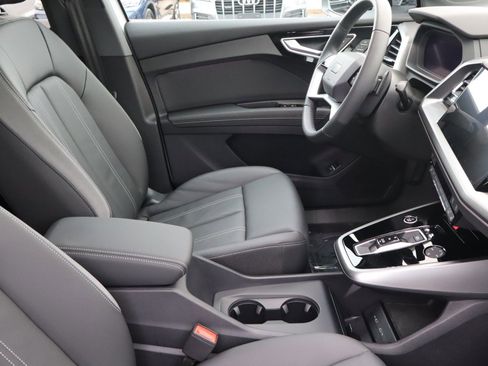 Used 2025 Audi Q4 e-tron Premium w/ Convenience Package image 13