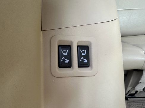 Used 2015 Nissan Armada Platinum w/ 2nd Row Captain Seat Package image 12