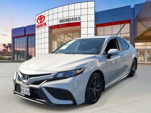 Used 2024 Toyota Camry SE image 2