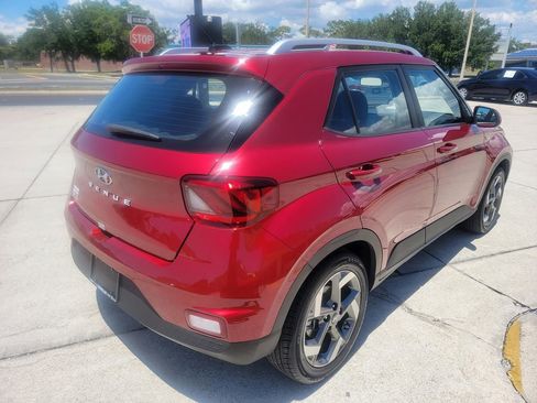 Used 2025 Hyundai Venue SEL FWD image 4