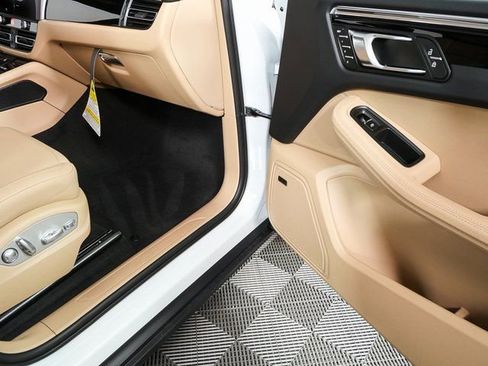 New 2026 Porsche Macan AWD/4WD image 27