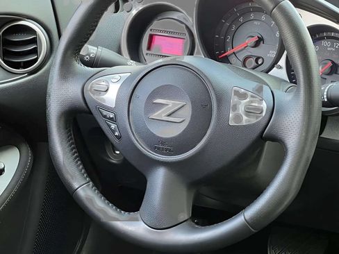 Used 2020 Nissan 370Z Coupe RWD image 10